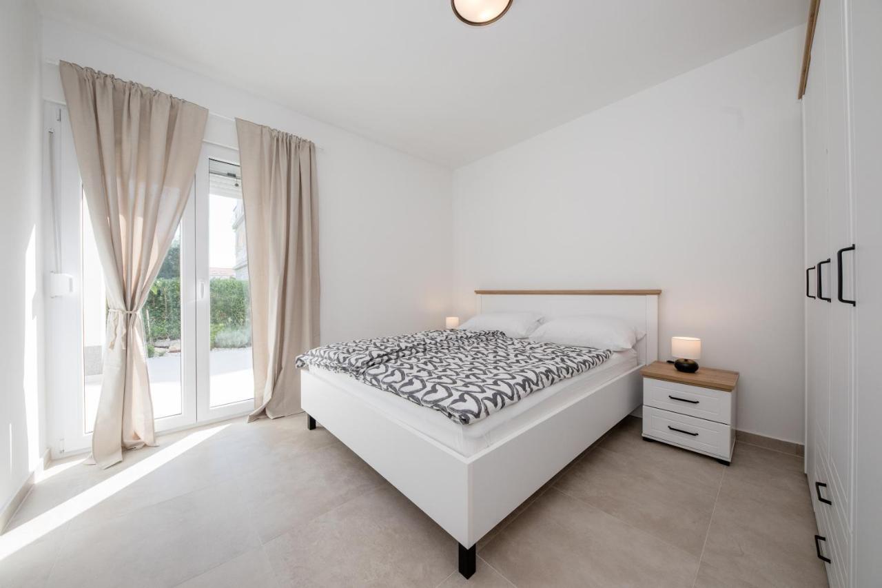 Peaceful Haven Near The Sea-Apartments Torlak Rab Banjol Exteriör bild
