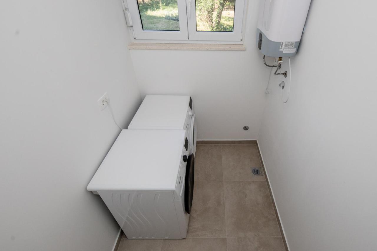 Peaceful Haven Near The Sea-Apartments Torlak Rab Banjol Exteriör bild