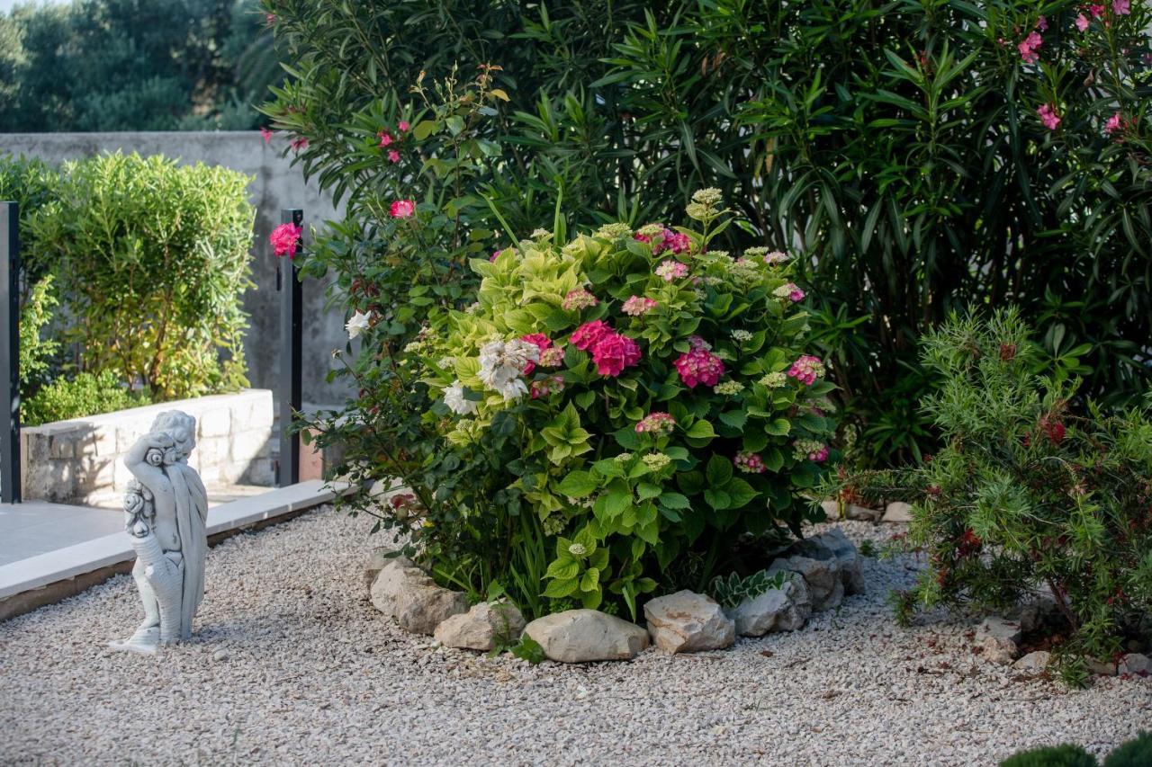 Peaceful Haven Near The Sea-Apartments Torlak Rab Banjol Exteriör bild
