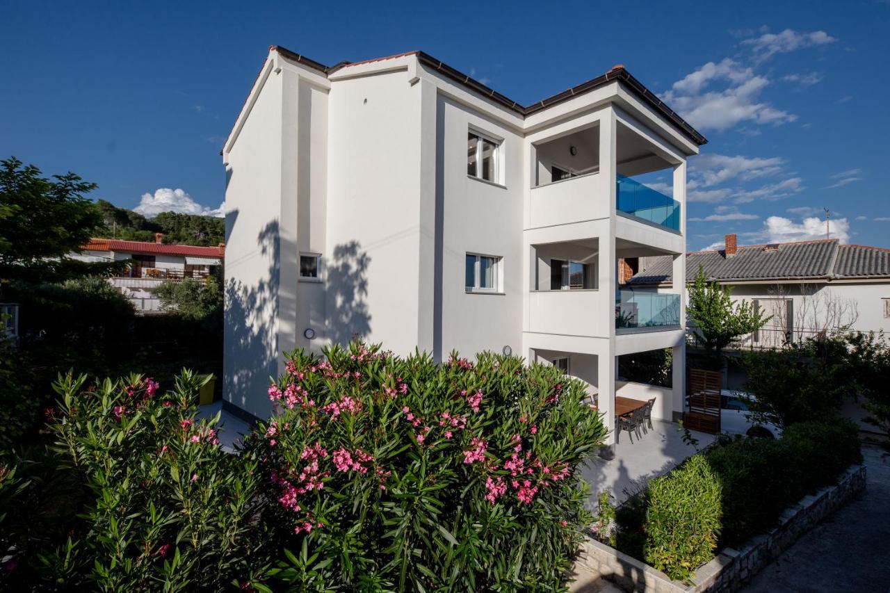 Peaceful Haven Near The Sea-Apartments Torlak Rab Banjol Exteriör bild